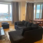 London Riverside Apartment-2 Bed-Freep-Balcony