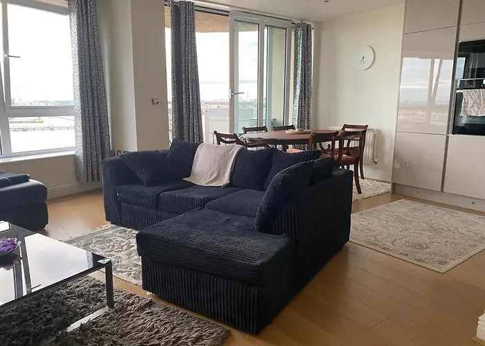 London Riverside Apartment-2 Bed-Freep-Balcony