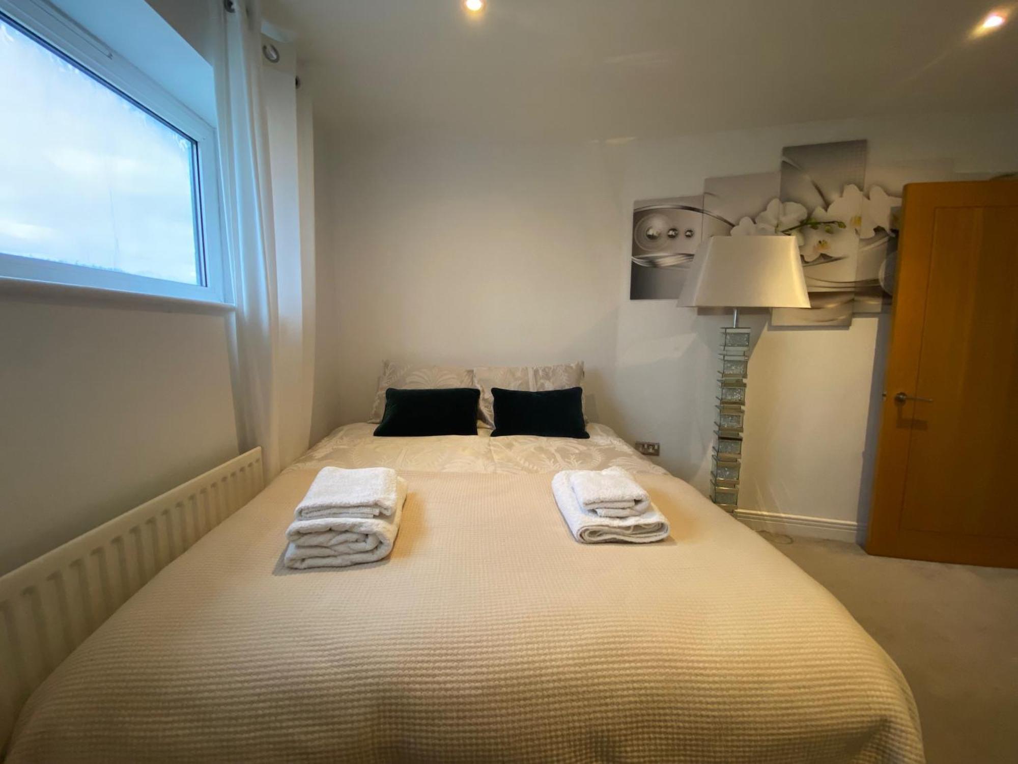 Apartamento Riverside Apartment-2 Bed-freep-balcony