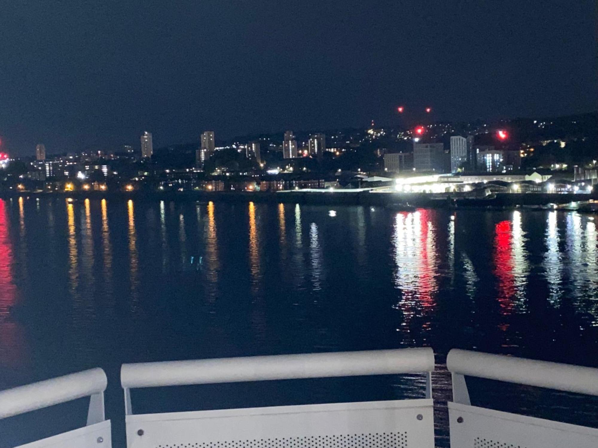 Riverside Apartment-2 Bed-freep-balcony * Londres