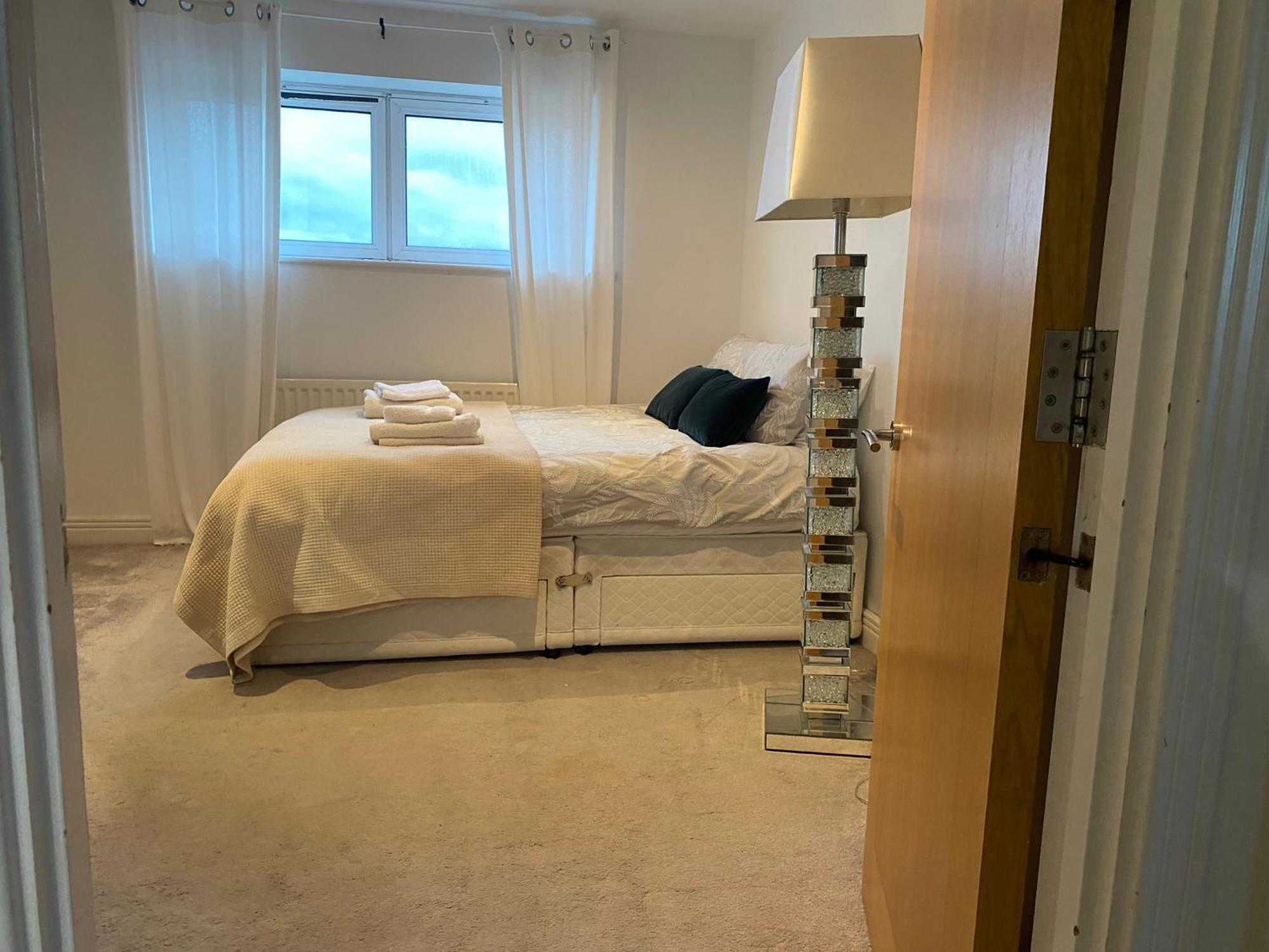 Riverside Apartment-2 Bed-freep-balcony