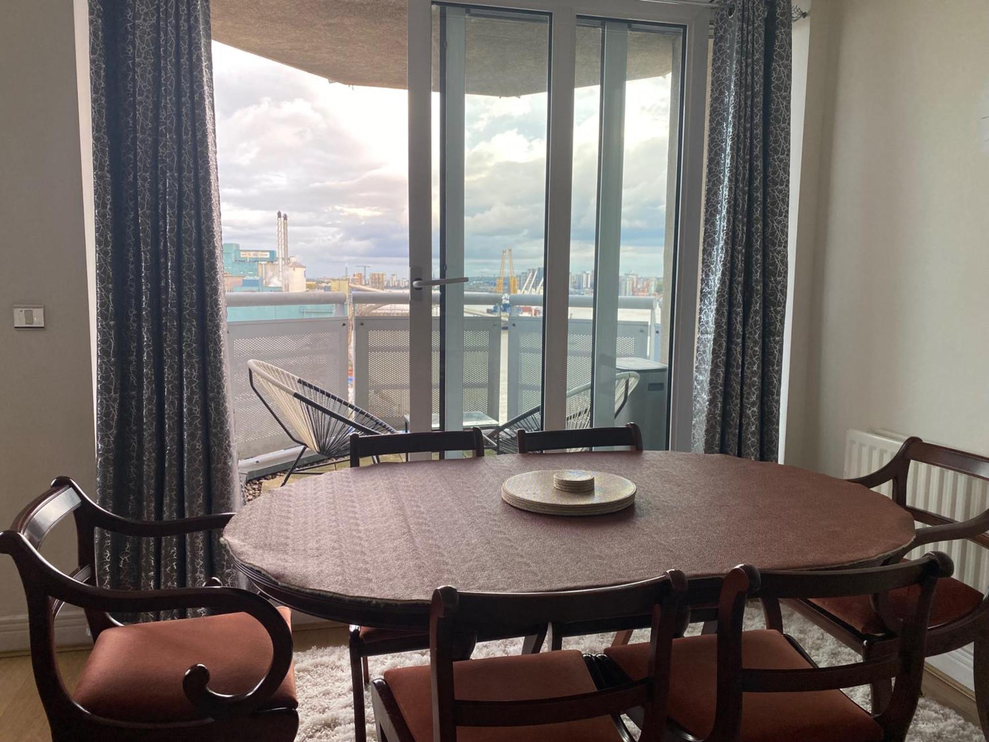 Riverside Apartment-2 Bed-freep-balcony *